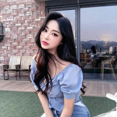 Азиатская девушка