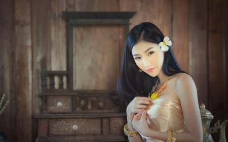 Красивая азиатская девушка