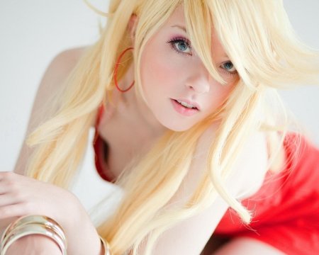 Красивая блондинка