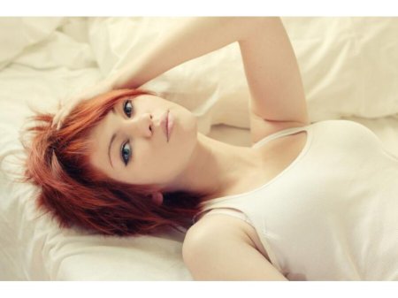 Девушка с рыжими волосами