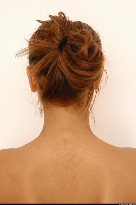 Голова девушки сзади