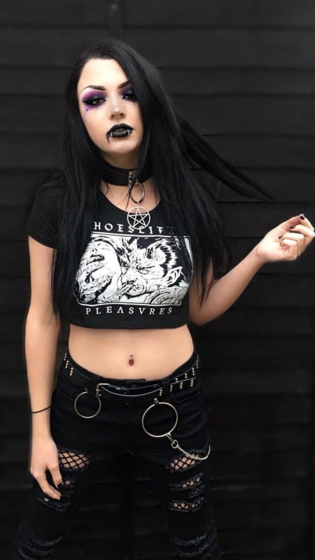 Анахита металлистка