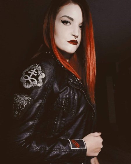 Блэк металлистка анахита