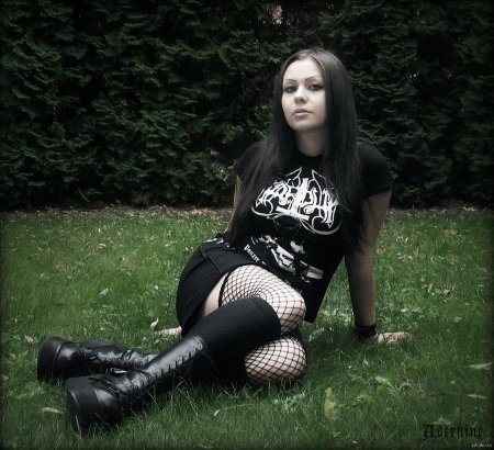 Блэк металлистка анахита
