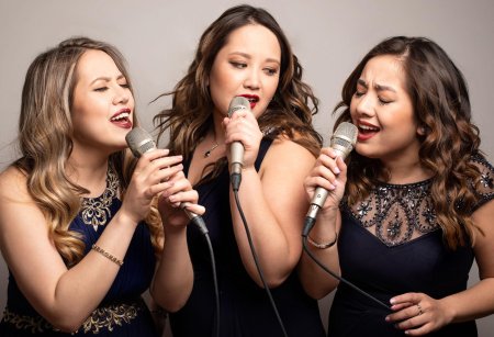 Трио вокалистов