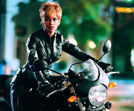 Женщины кошки в стиле холли берри