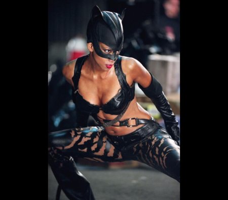 Холли берри женщина кошка