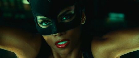 Холли берри женщина кошка