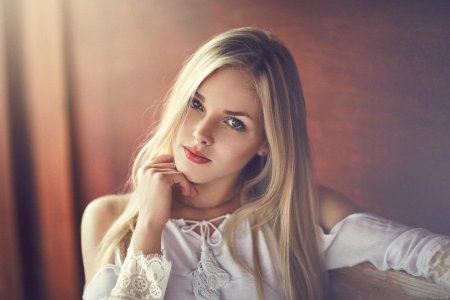 Красивая девушка блондинка