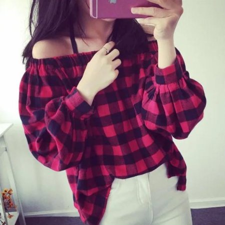 Красивые девушки в клетчатых рубашках