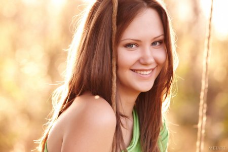 Красивая улыбка девушки