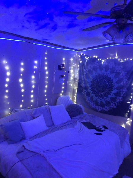 Комната неоновая