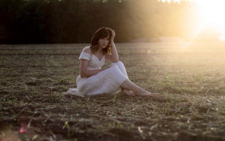 Грустные девушки на природе