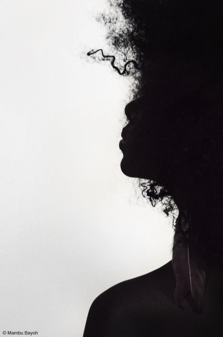 Кудрявая девушка