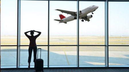 Самолет и аэропорт