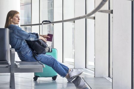 Девушка в аэропорту