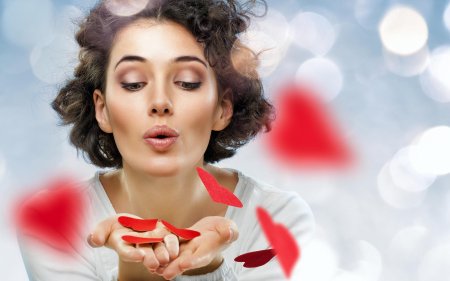 Девушка с сердцем