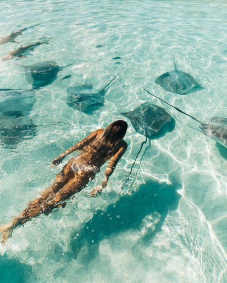 Плавать в океане