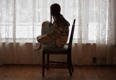 Девушка в квартире