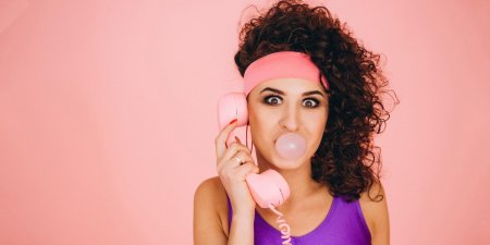 Девушка с жвачкой