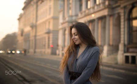 Девушка в городе