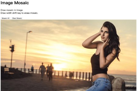 Девушка оборачивается