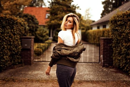 Миро хоффман блондинка ну