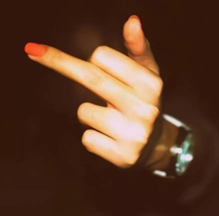 Красивый средний палец