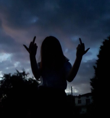 Тень девушки