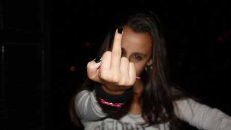 Девушка с факью