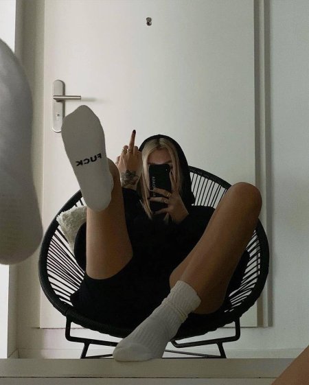 Девушка фак