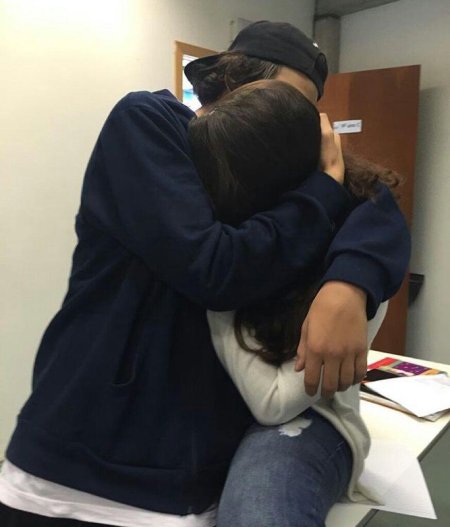 Девушка с парнем без лица