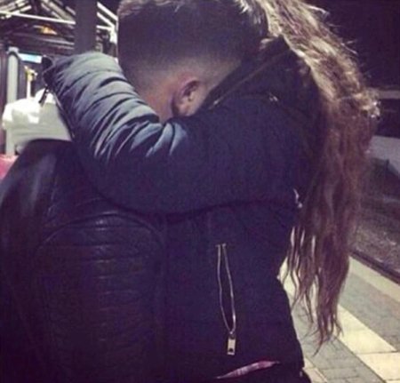 Девушка с парнем без лица