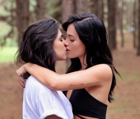 Брюнетки лесбиянки