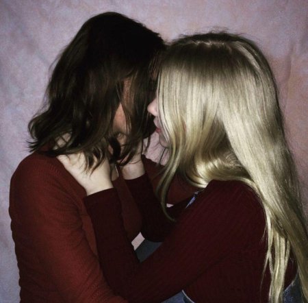 Поцелуи девушек