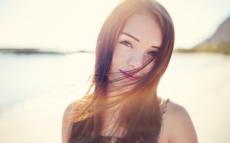 Девушка с милой улыбкой