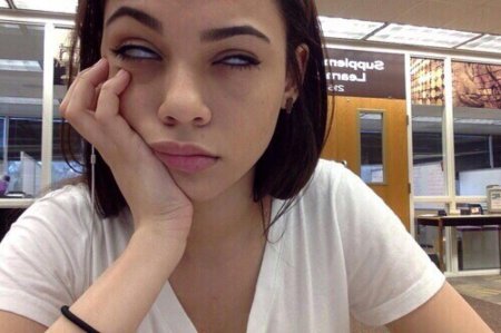 Девушка с закатившимися глазами