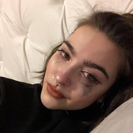 Плачущая девушка эстетика