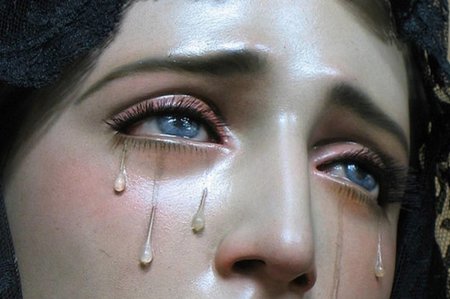 Плачущая дева мария