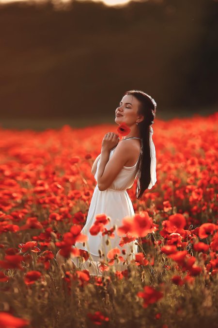 Фотосессия в маковом поле