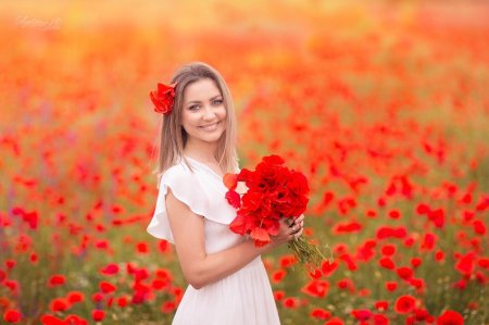 Фотосессия в маковом поле