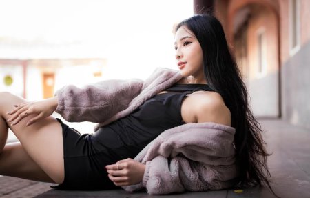 Азиатская девушка