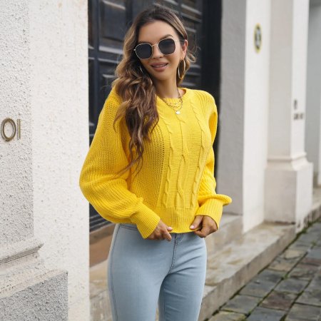 Желтый свитер