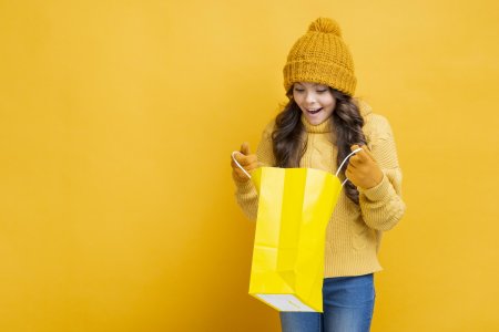 Фотосессия на желтом фоне