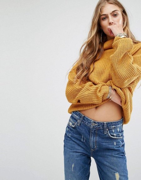 Девушка в свитере