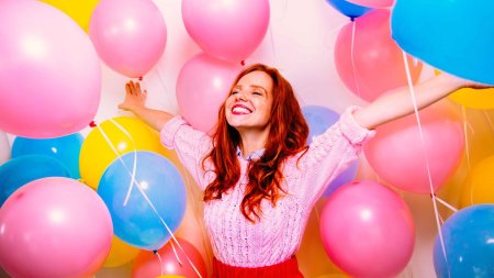 Девушка с воздушными шарами