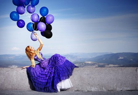 Девушка с воздушными шарами