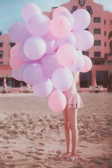 Девушка с шариками