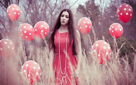 Девушка с шариками