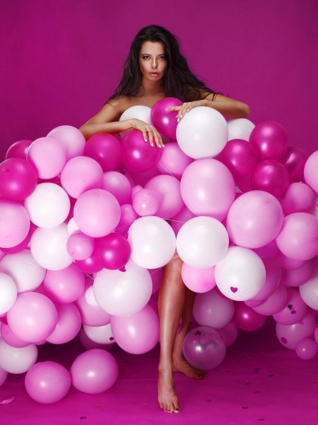 Девушка с шариками